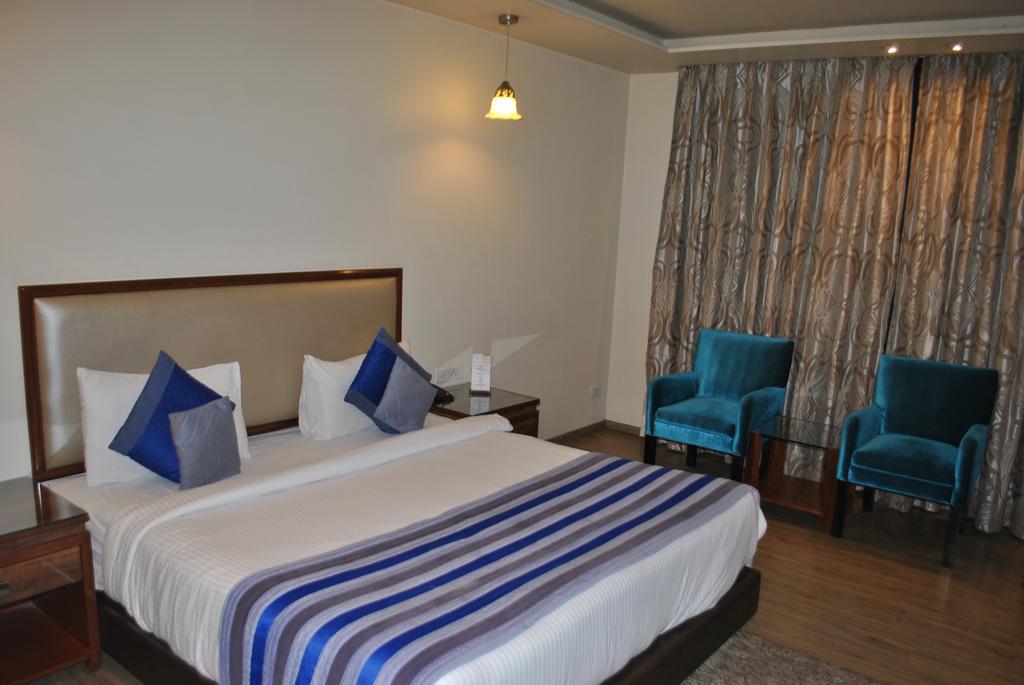One Earth Avaas Hotel Amritsar Exterior photo