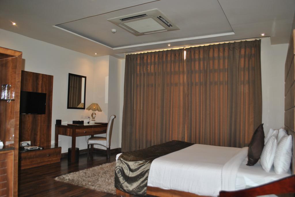 One Earth Avaas Hotel Amritsar Exterior photo