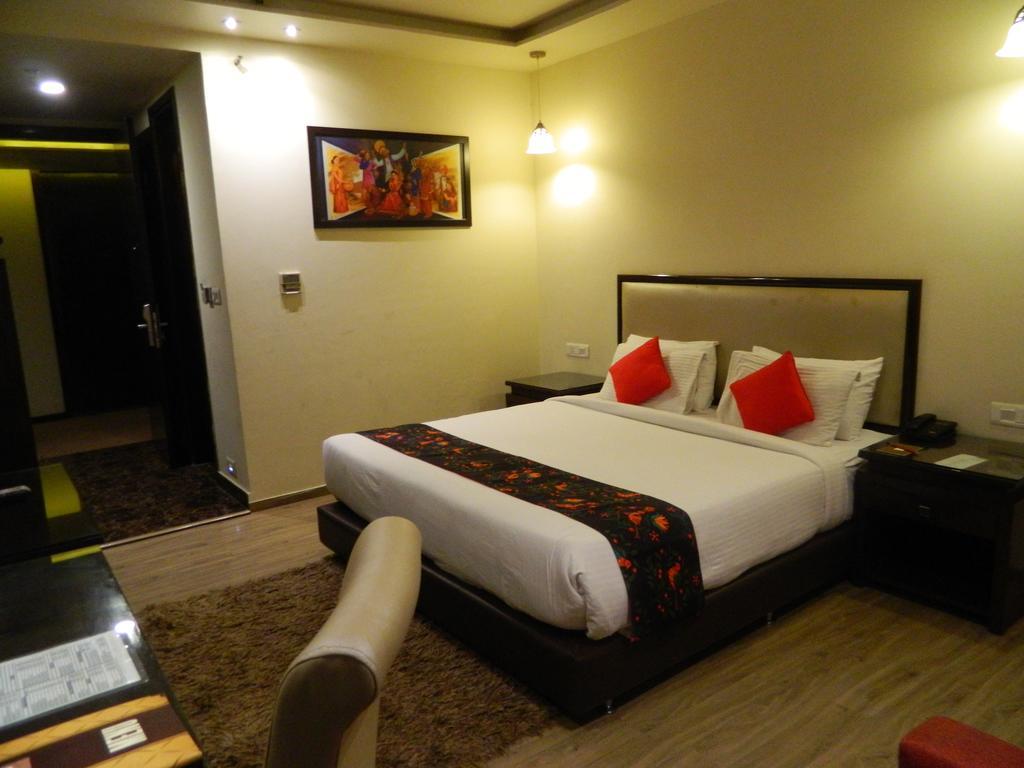 One Earth Avaas Hotel Amritsar Exterior photo
