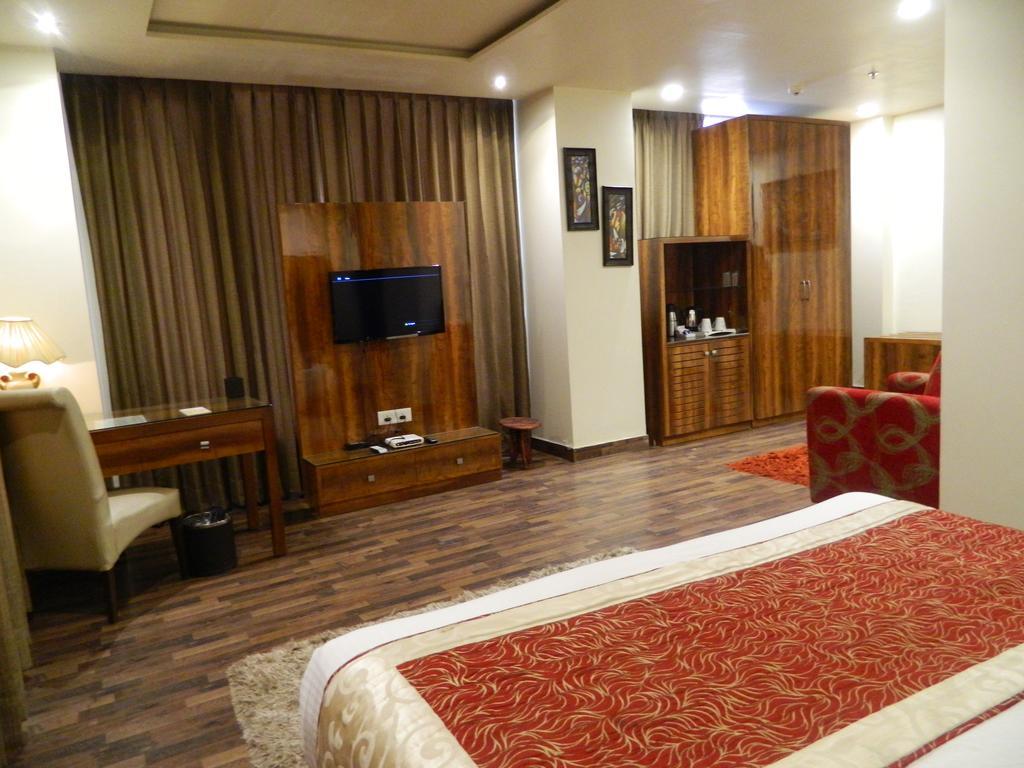 One Earth Avaas Hotel Amritsar Exterior photo