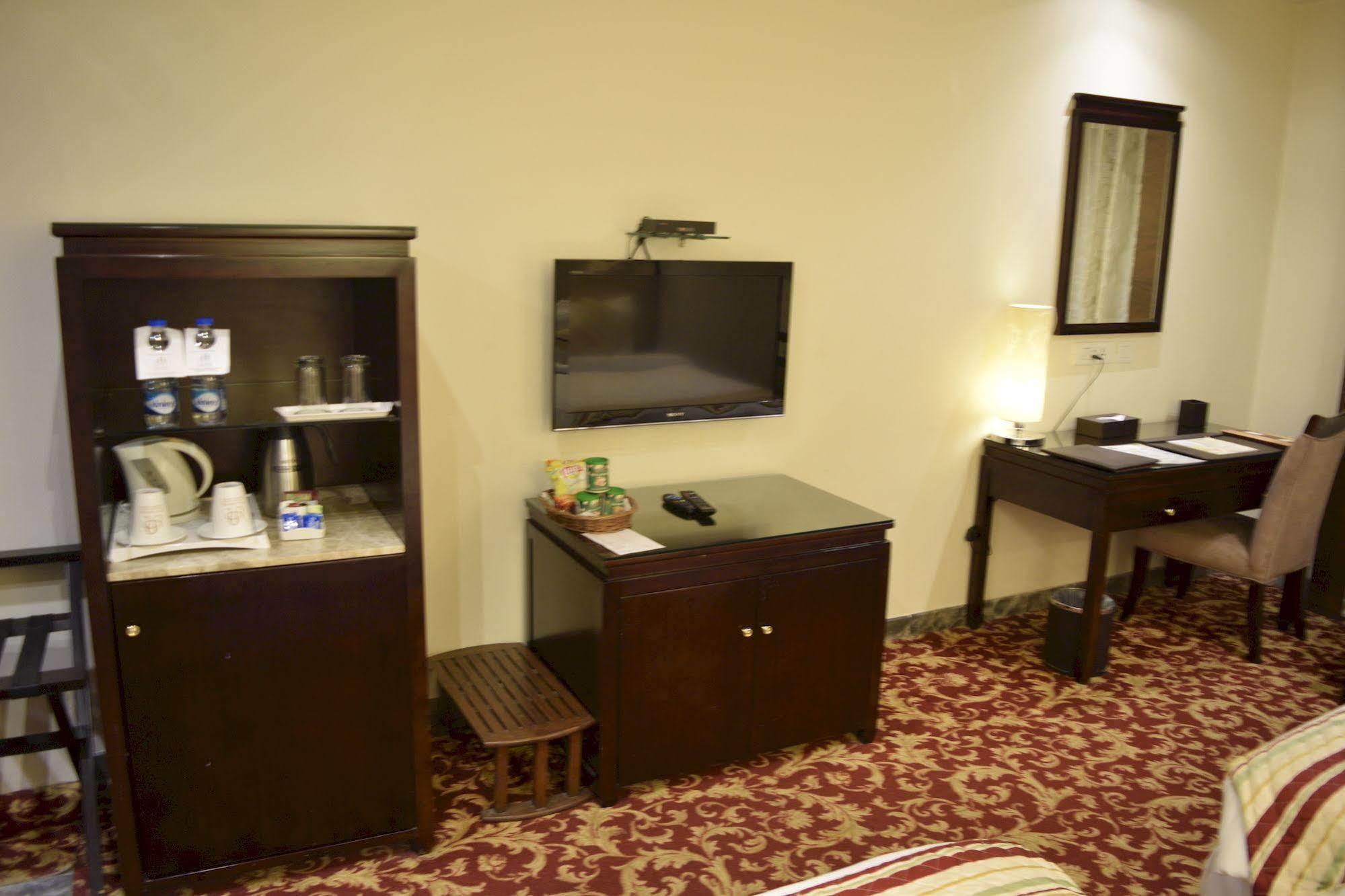 One Earth Avaas Hotel Amritsar Exterior photo