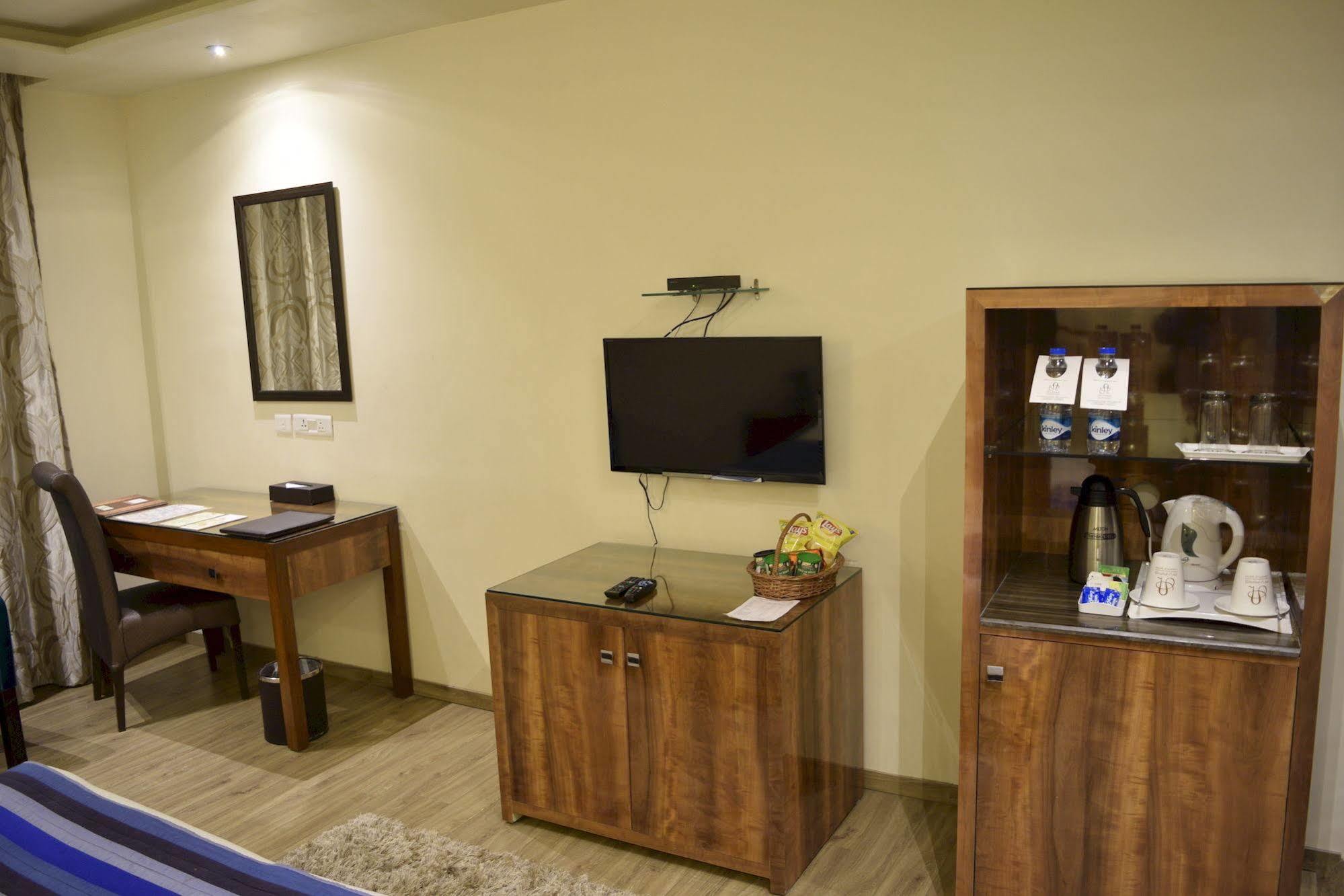 One Earth Avaas Hotel Amritsar Exterior photo