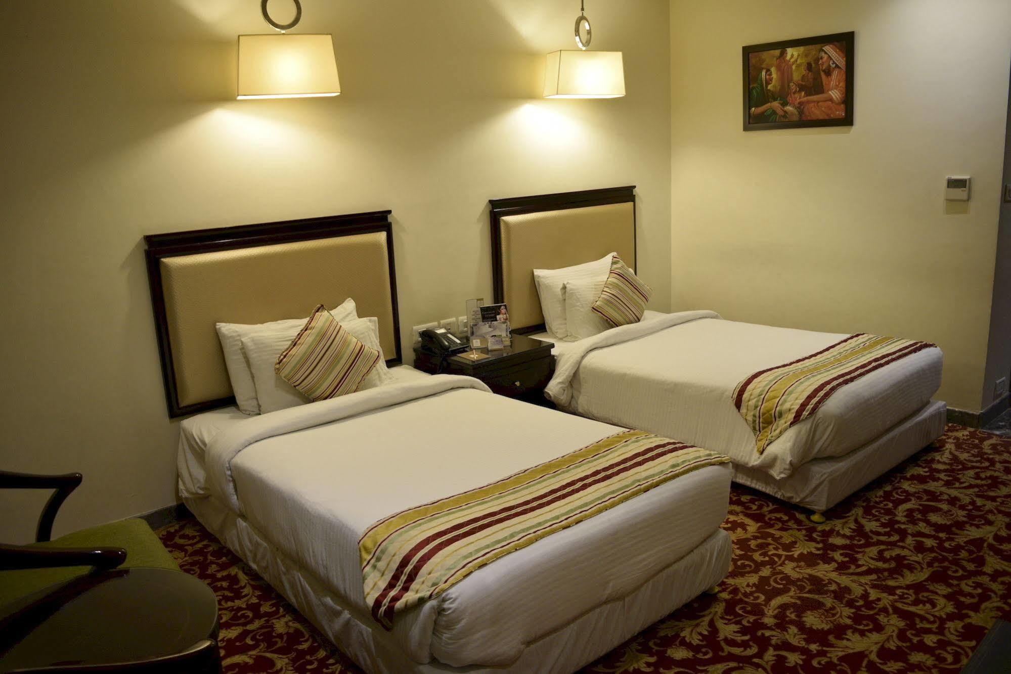 One Earth Avaas Hotel Amritsar Exterior photo