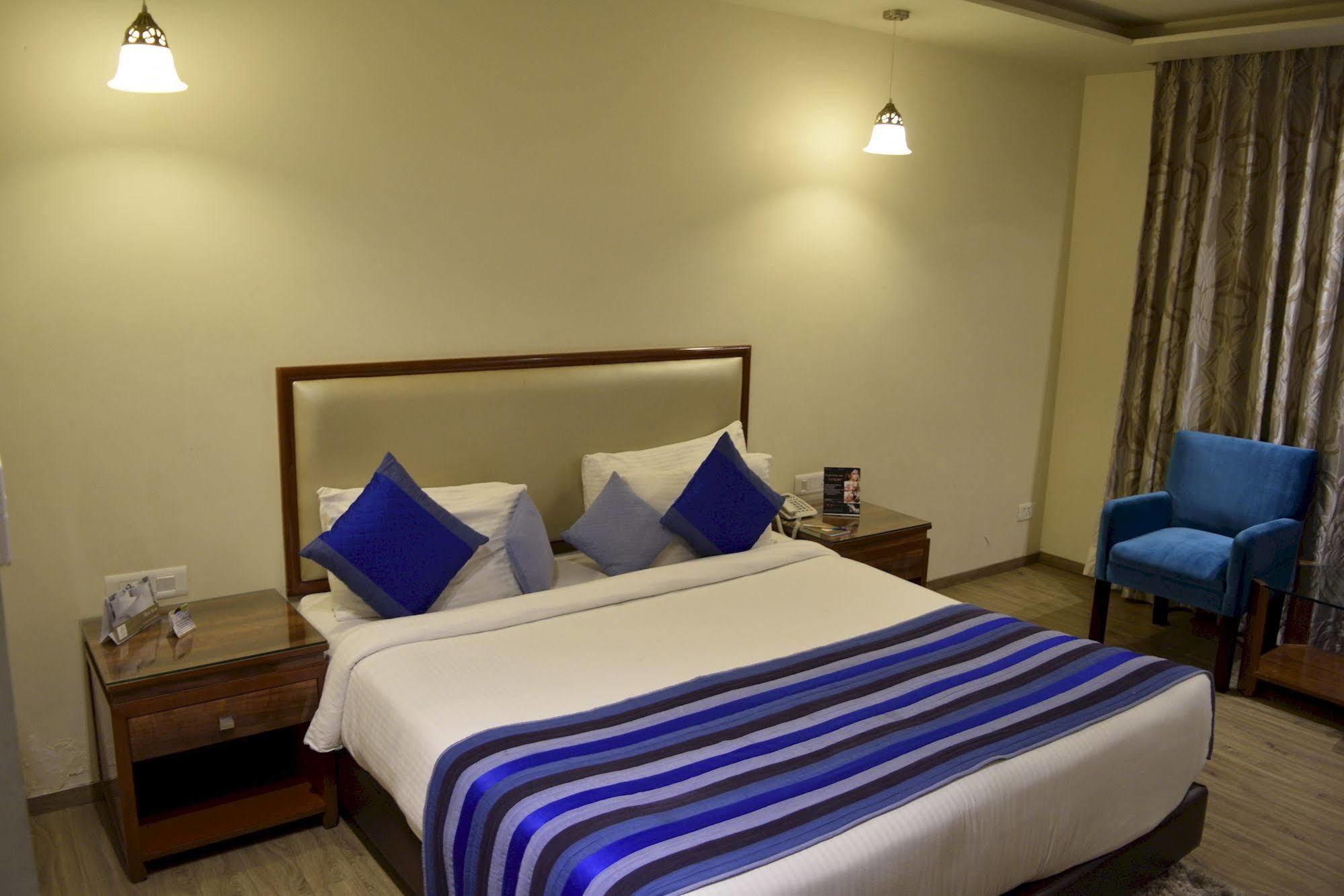 One Earth Avaas Hotel Amritsar Exterior photo