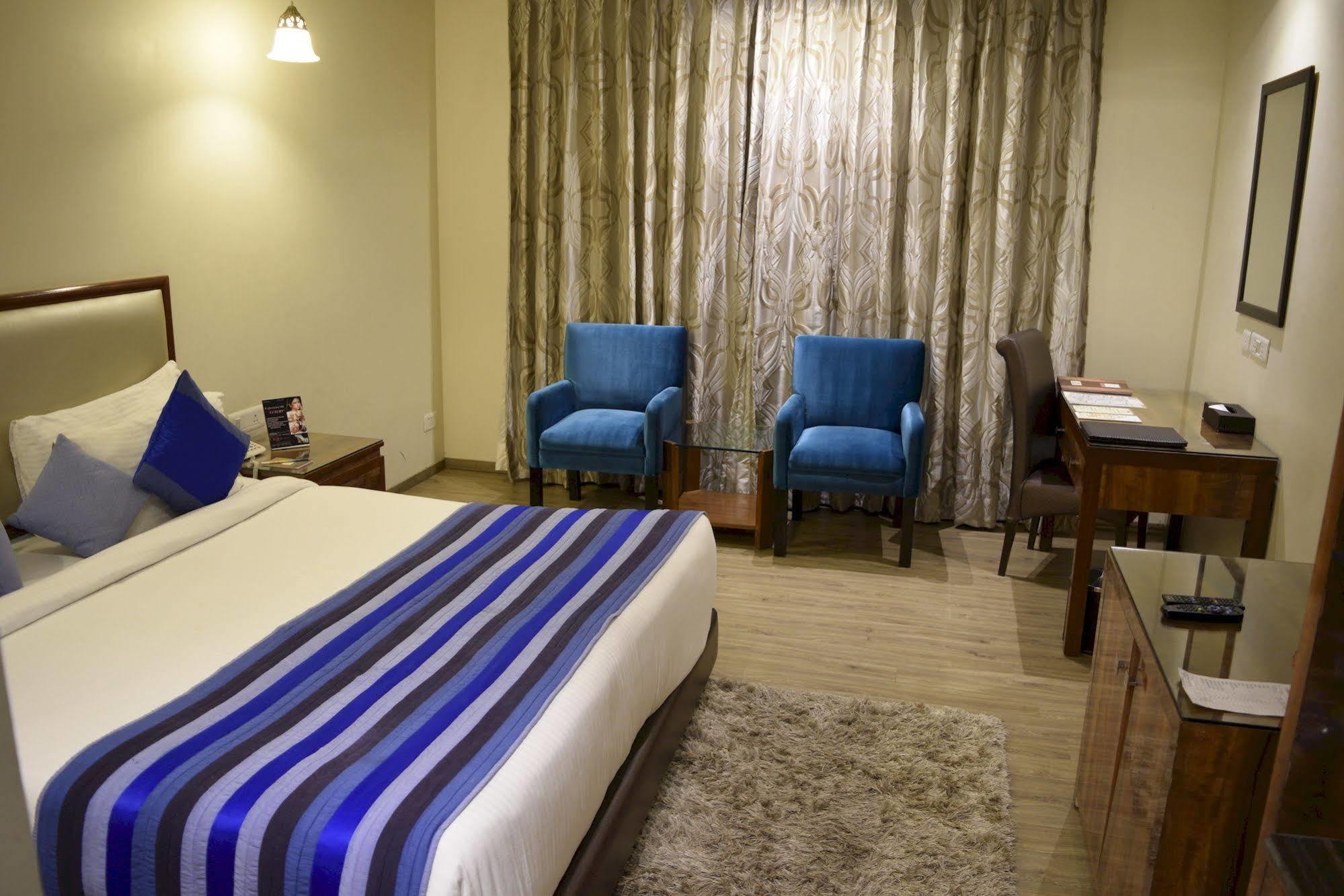 One Earth Avaas Hotel Amritsar Exterior photo