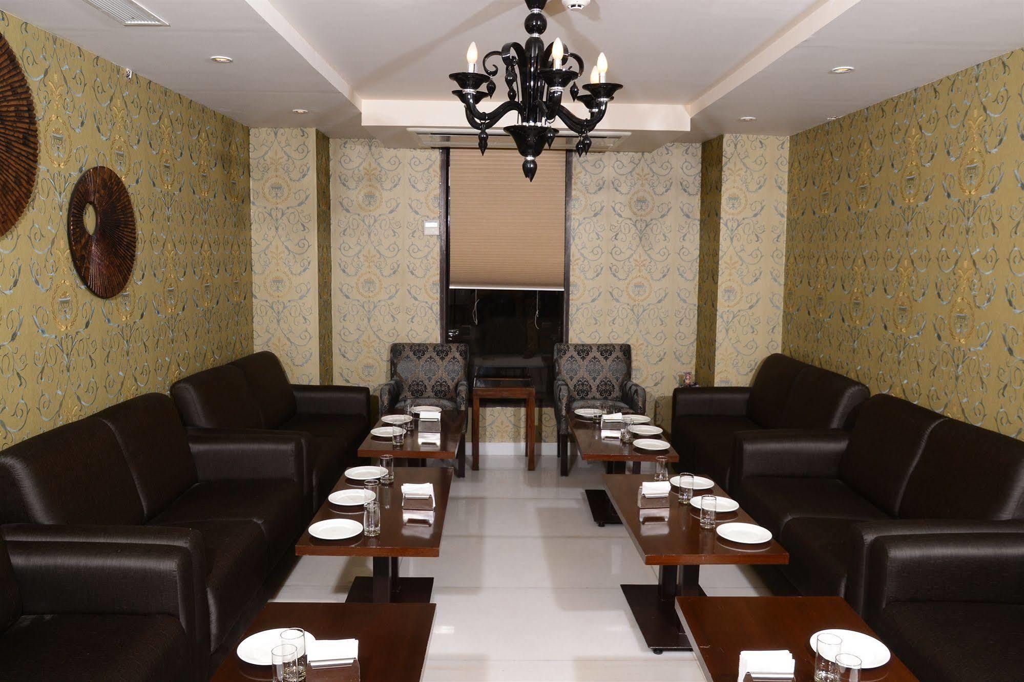One Earth Avaas Hotel Amritsar Exterior photo